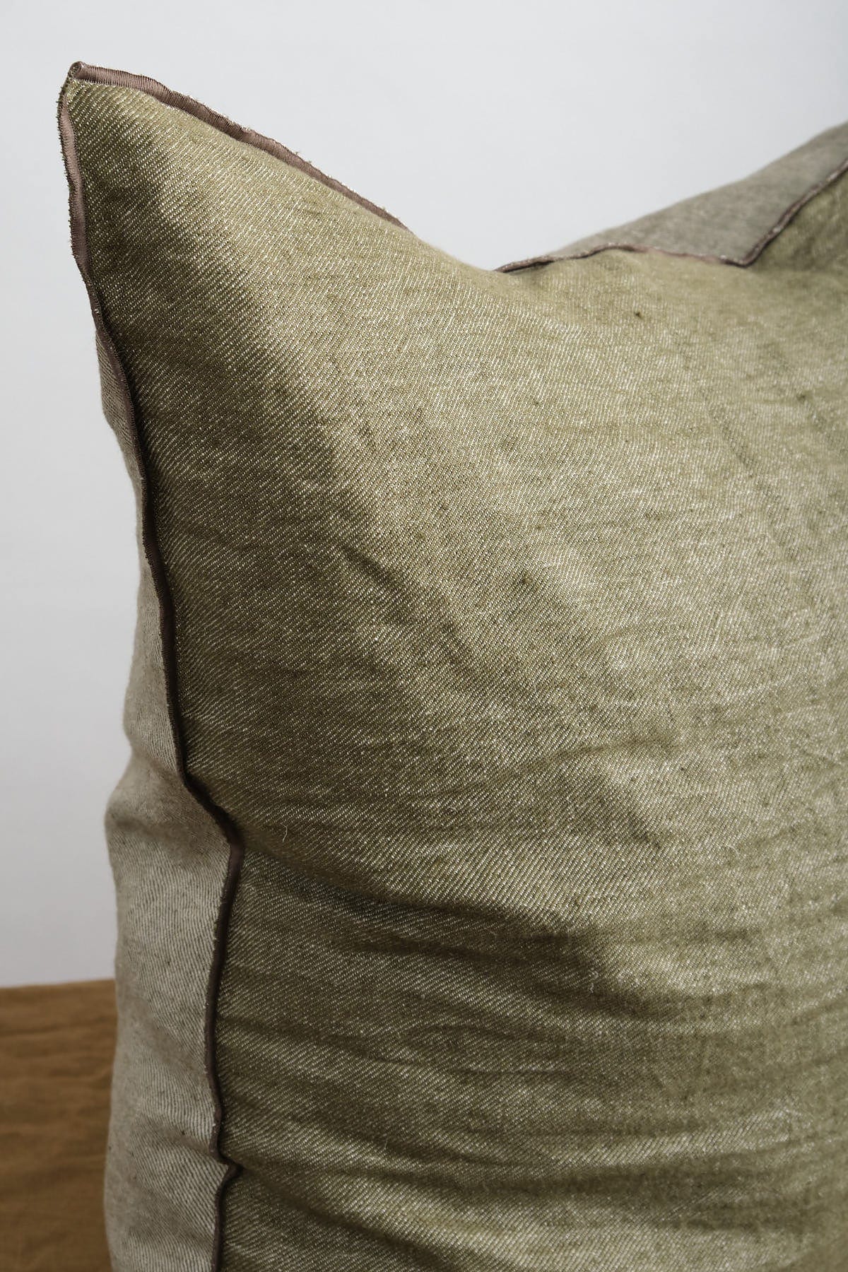 Maison De Vacances Home Pillows 26" X 26" Washed Linen Vice Versa Cushion in Kaki Kaki/Givre / 26" X 26"