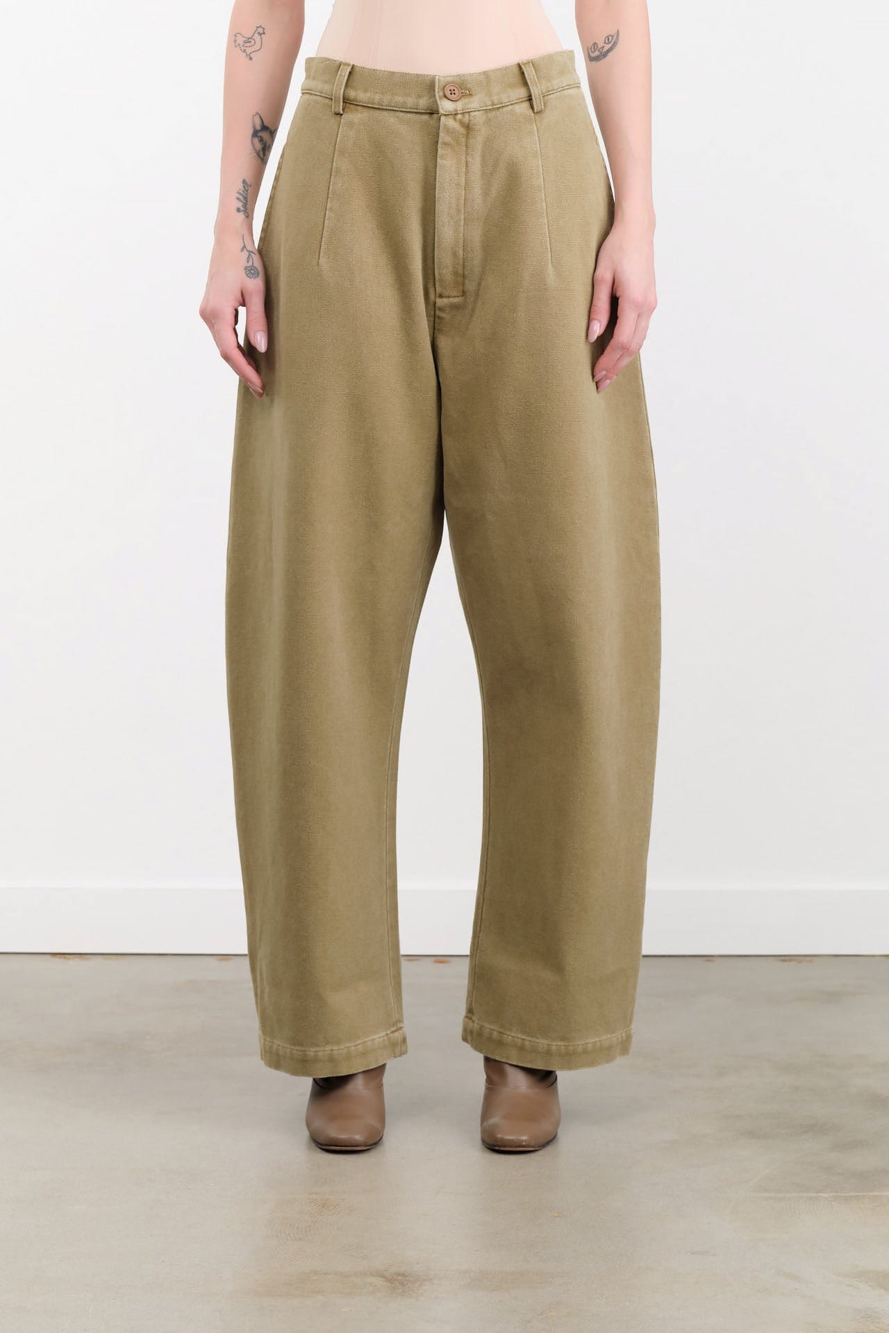7115 by Szeki Apparel Womens Pants Tailored Curve Legged Trouser