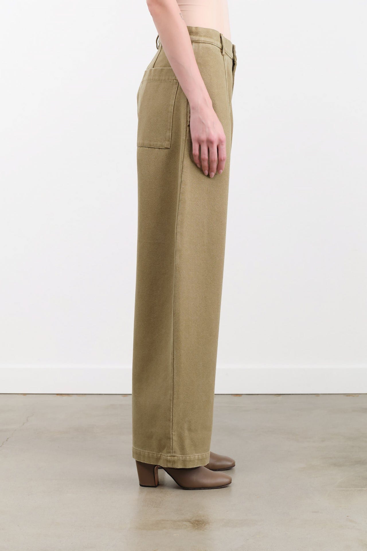 7115 by Szeki Apparel Womens Pants Tailored Curve Legged Trouser
