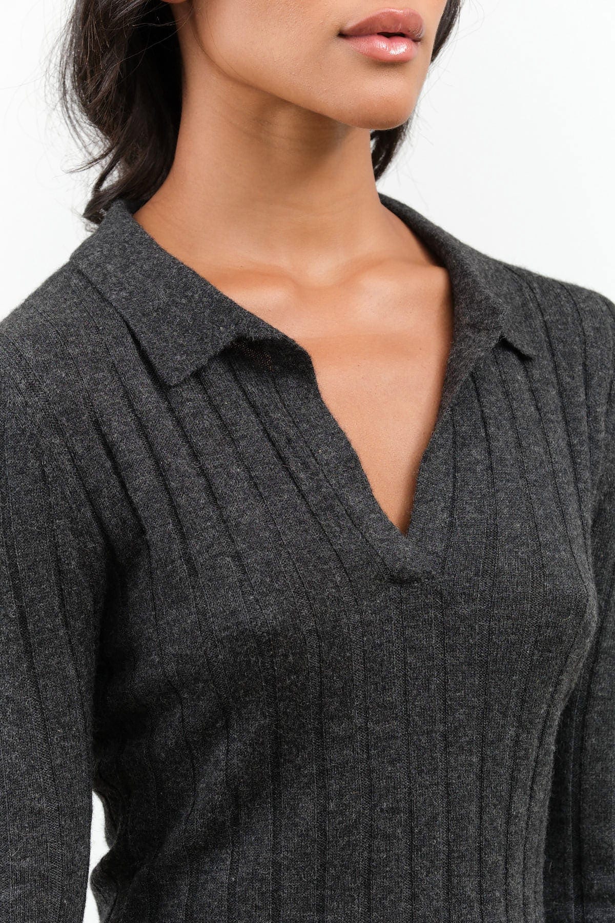 7115 by Szeki Apparel Womens Sweaters Yak V-Neck Long Sleeve Top in Charcoal