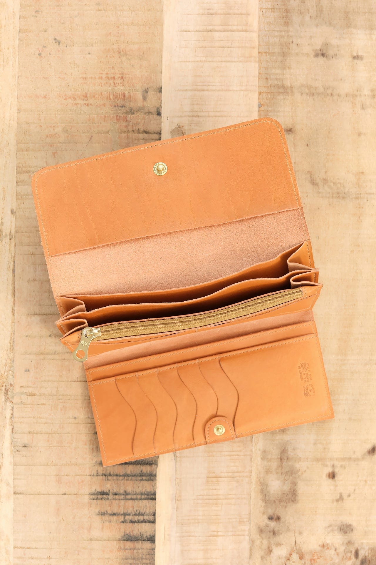 Il Bisonte Accessories Wallets Classic Continental Wallet in Naturale Naturale / 7.25" L X 3.75" W X 1" D
