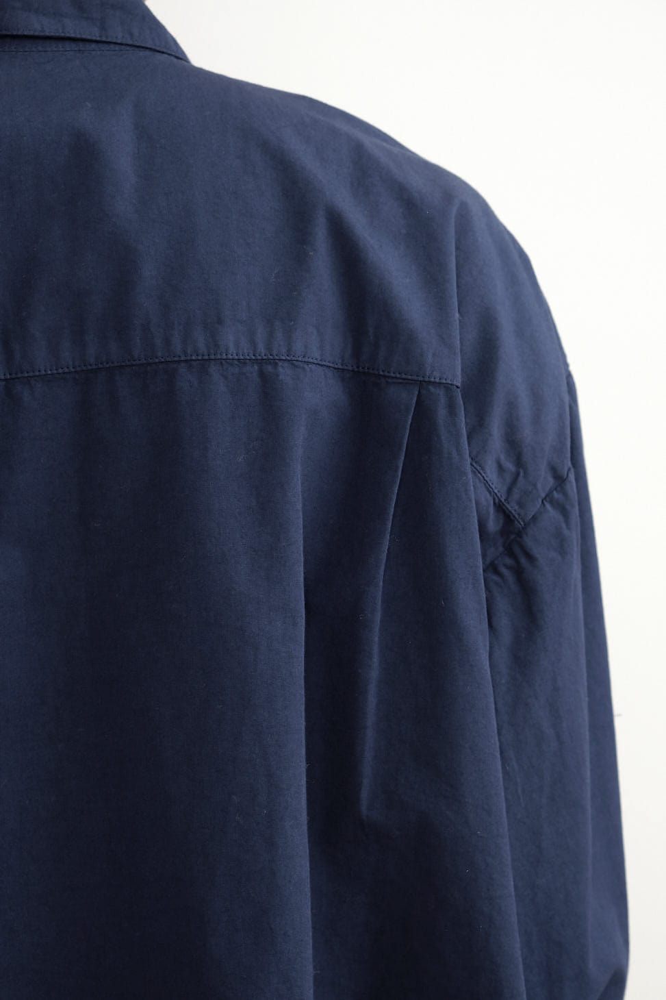 Back detailing on Okuda Shirt in Midnight