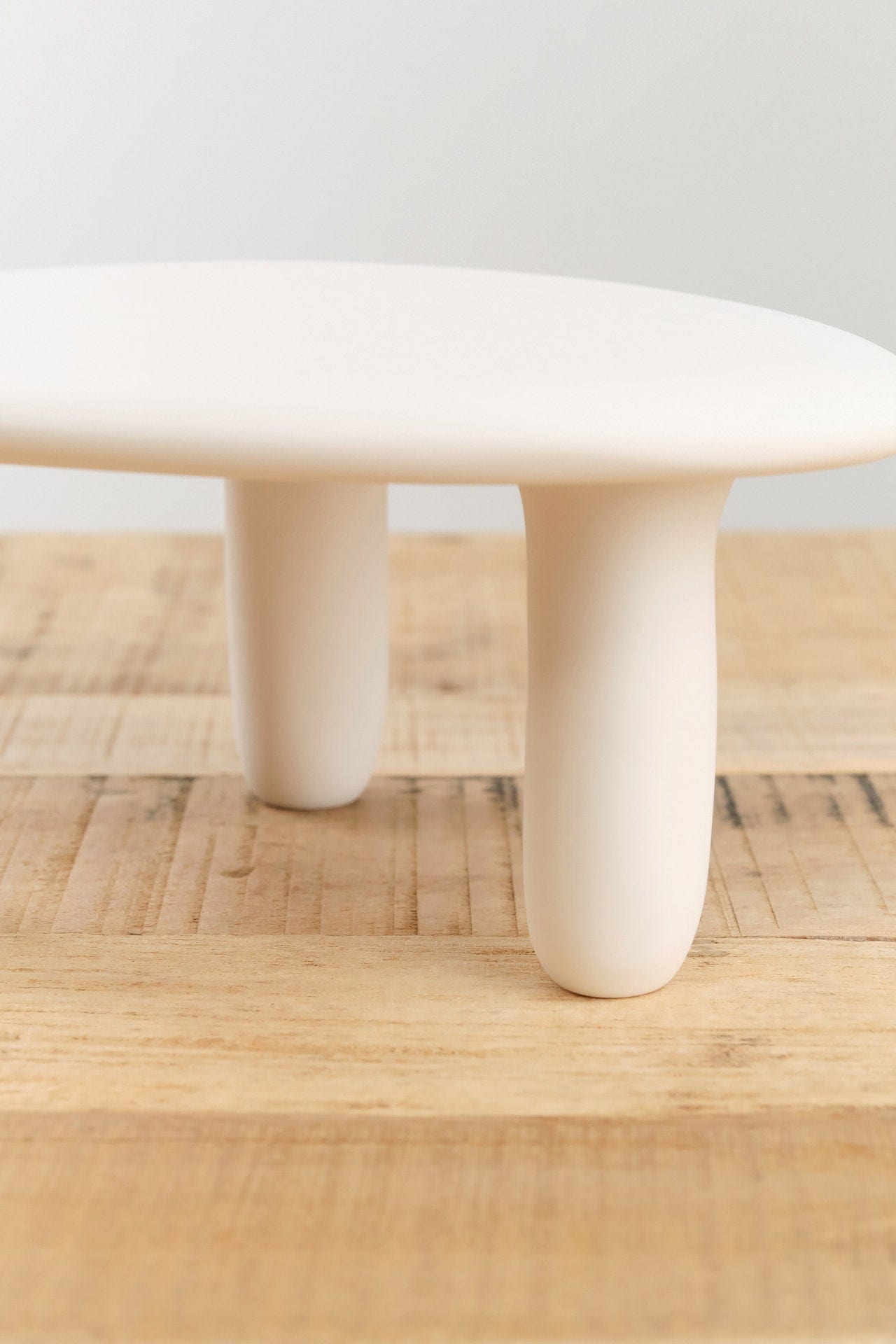 Tina Frey Designs Home Kitchen Serving Puddle Large Elevated Platter White