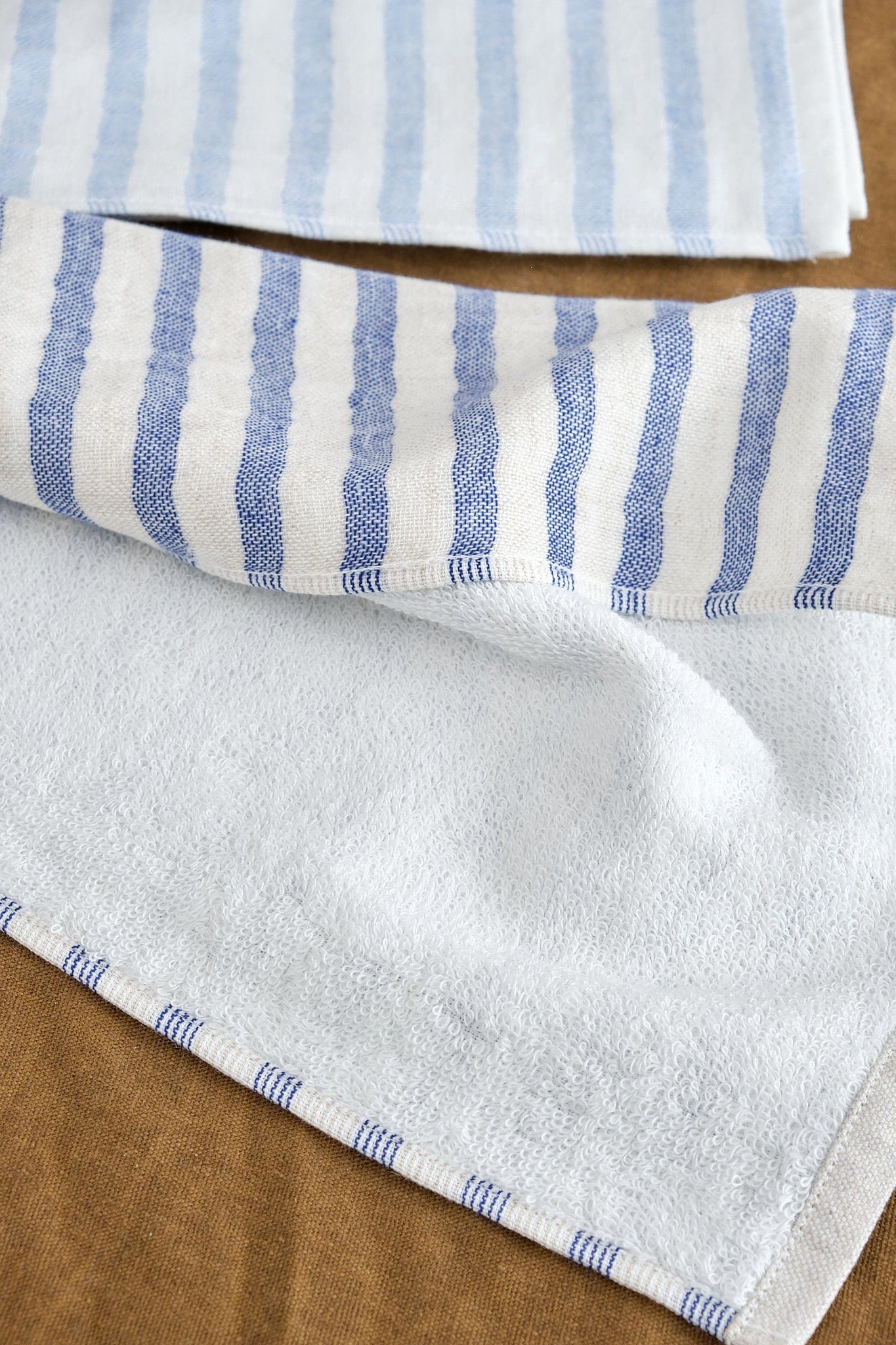 Yoshii Home Bath Textiles Linen Border Hand Towel in Navy Navy / 31.5" L x 13" W