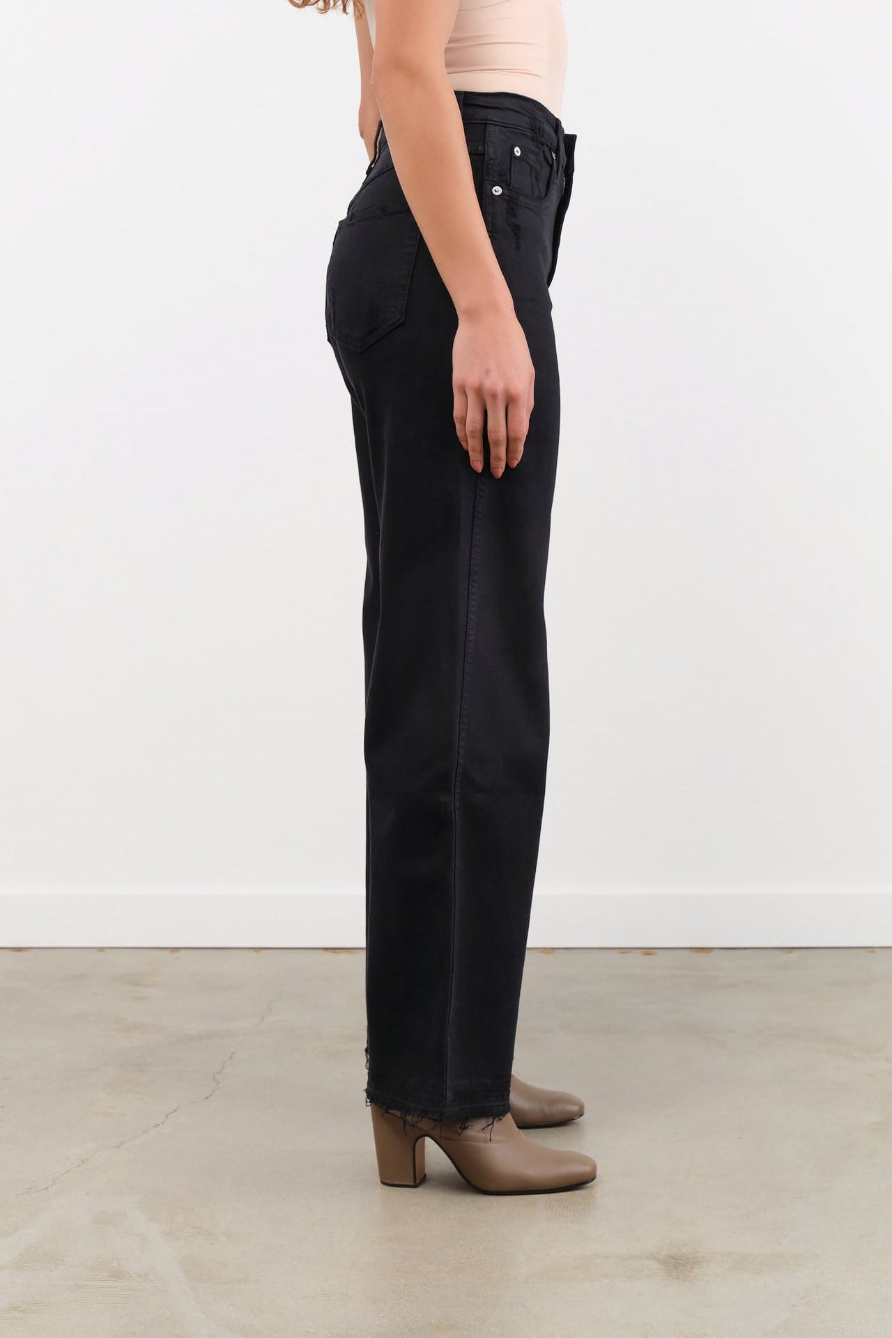 Amo Denim Apparel Womens Denim Frida Jean in Black Oak
