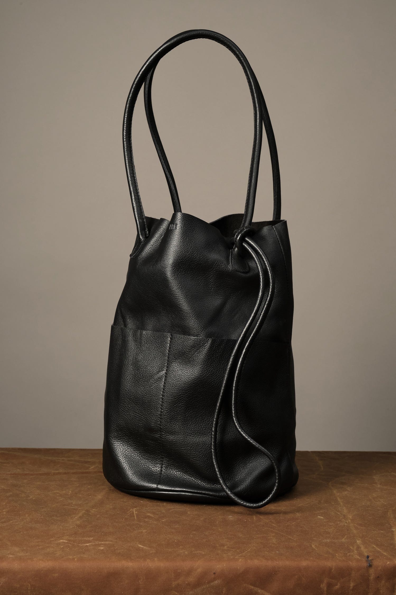 Shoulder bag with circular base