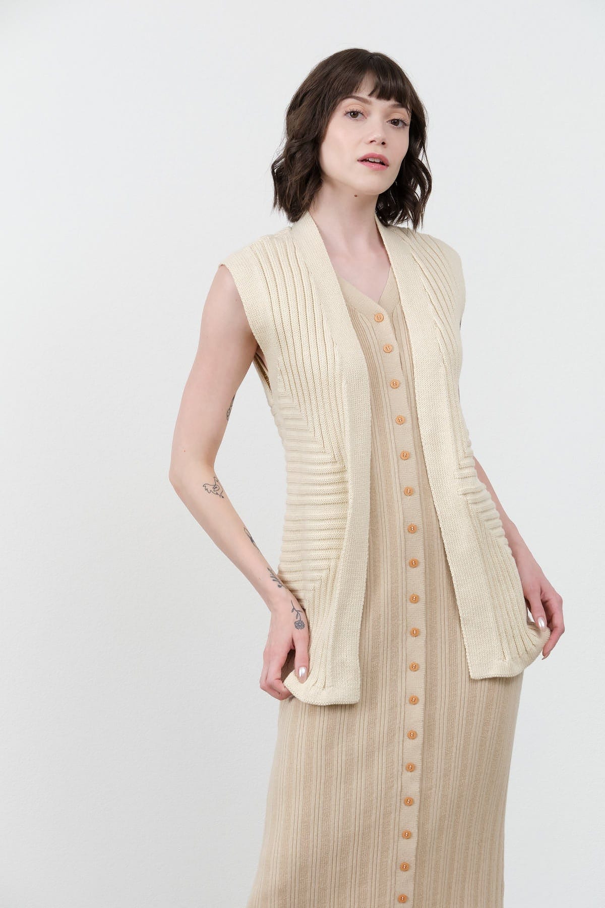 Atelier Delphine Apparel Womens Sweaters Sleeveless Cardigan Cream / XSmall