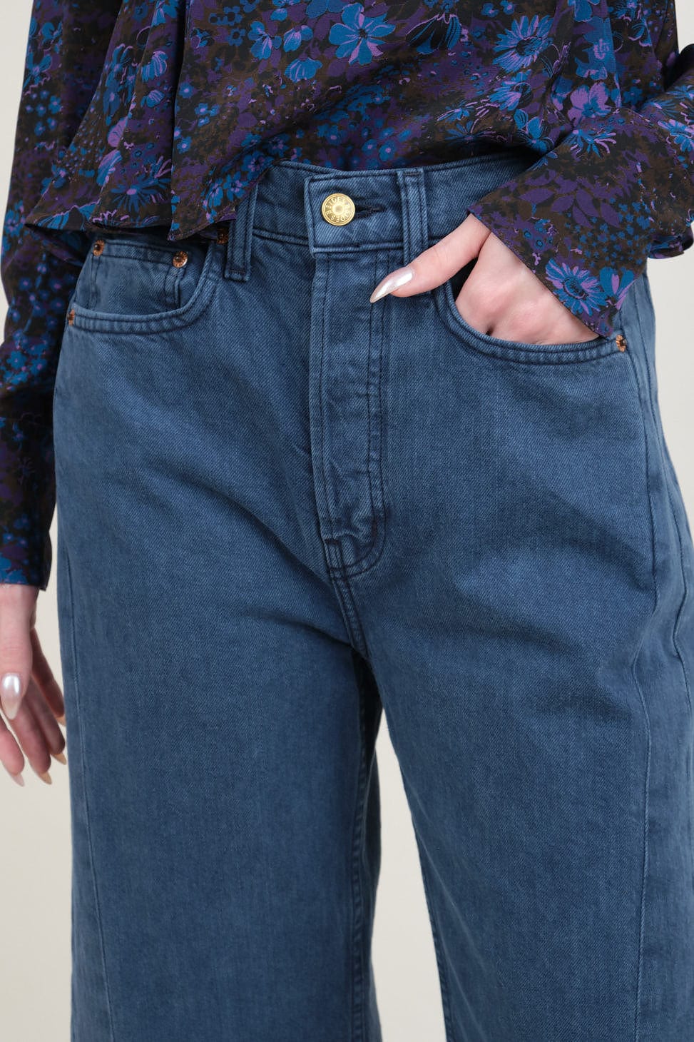 Front detailing on Slim Lasso Jean in Bluebell Overdye
