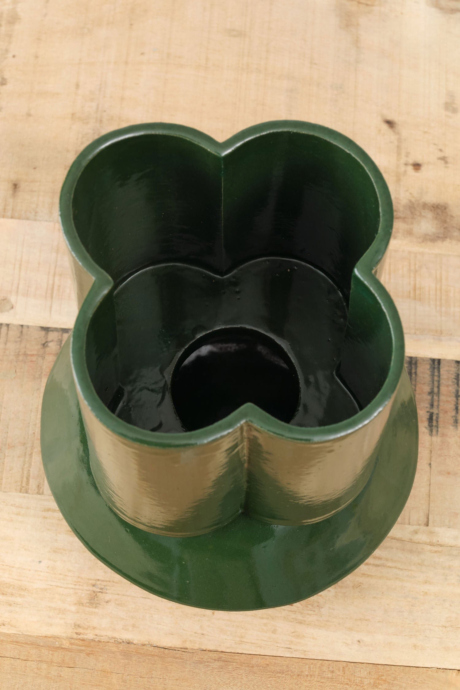 BZippy Art Ceramics Oval Scallop Vase Chrome Green