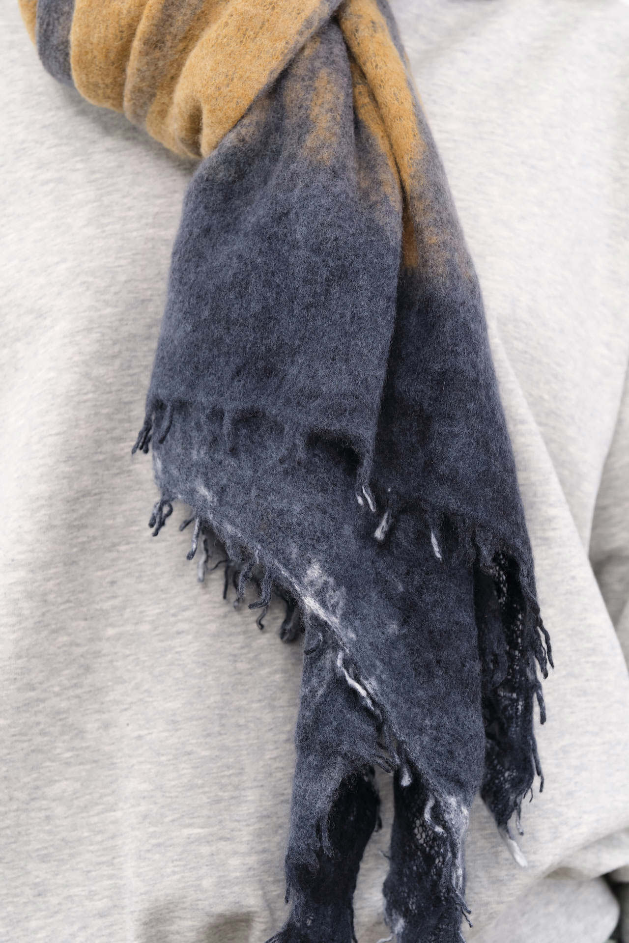 F Cashmere Accessories Scarves Felt Shawl in Blue Blue / One Size