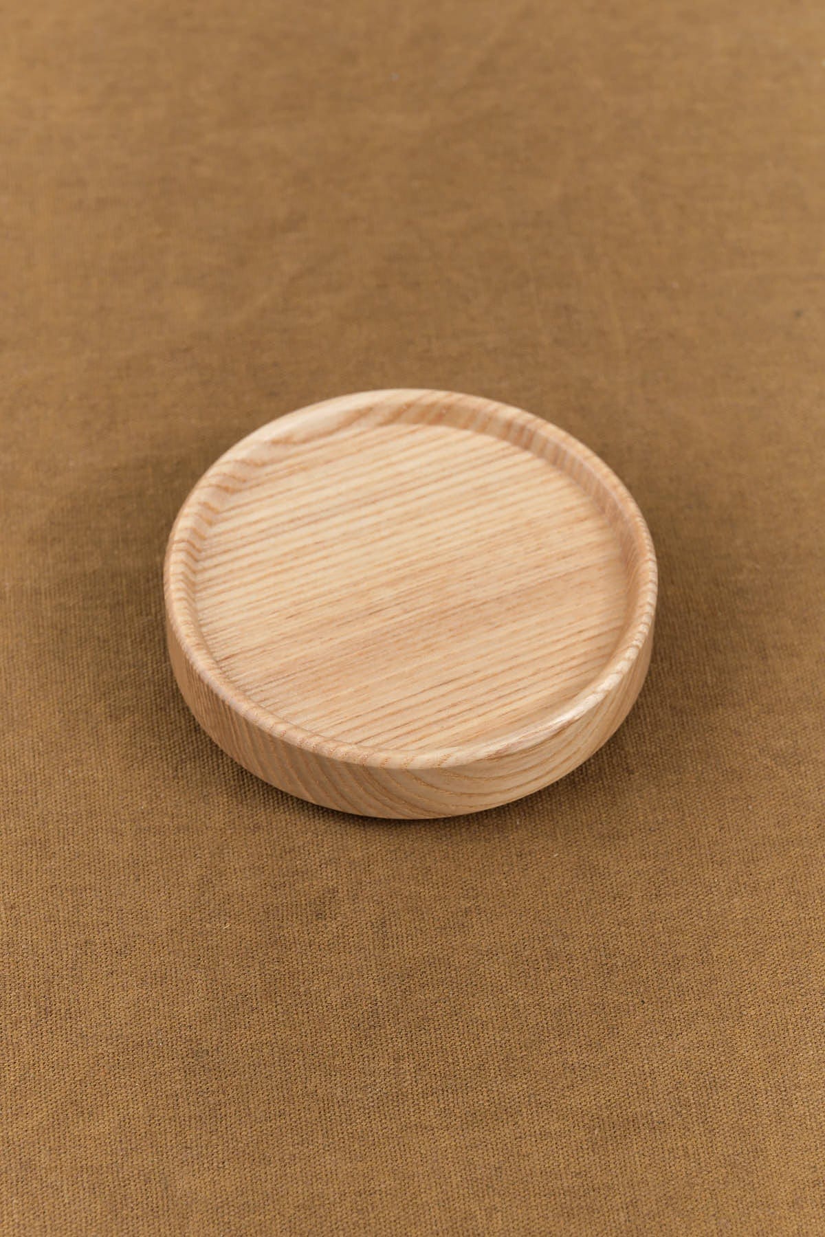 Hasami Porcelain Home Kitchen Dishware Ash Wooden Lid Ash / 3 3/8" D X 7/8" H