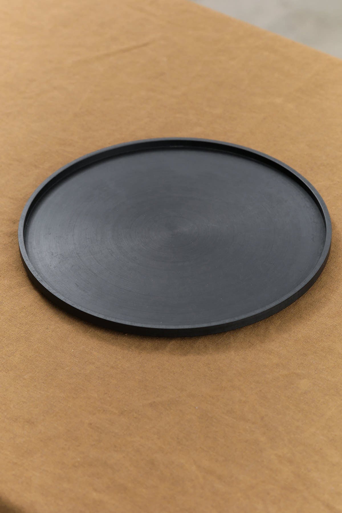 Hasami Porcelain Home Kitchen Serving Large Richlite Tray Black / 8 5/8" D X 1/2" H