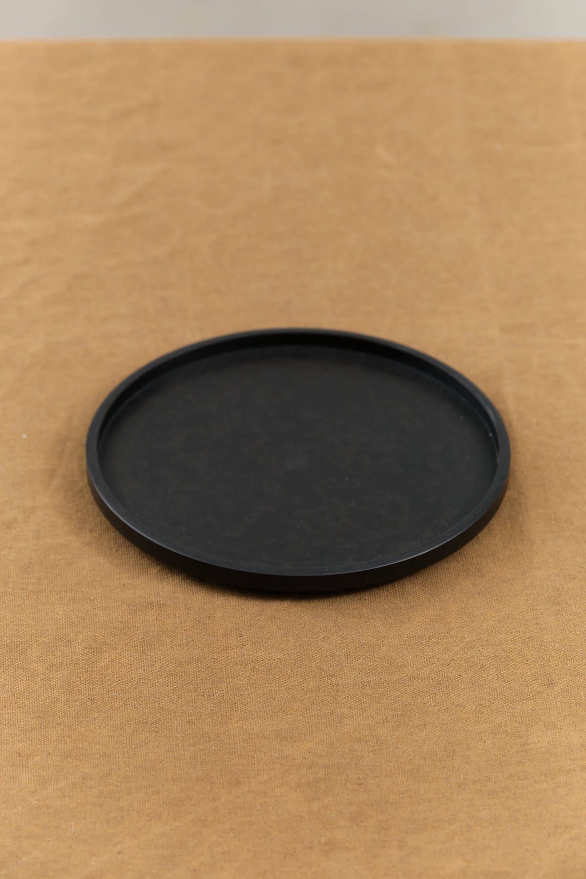 Hasami Porcelain Home Kitchen Serving Medium Richlite Tray Black / 5 5/8" D X 1/2" H