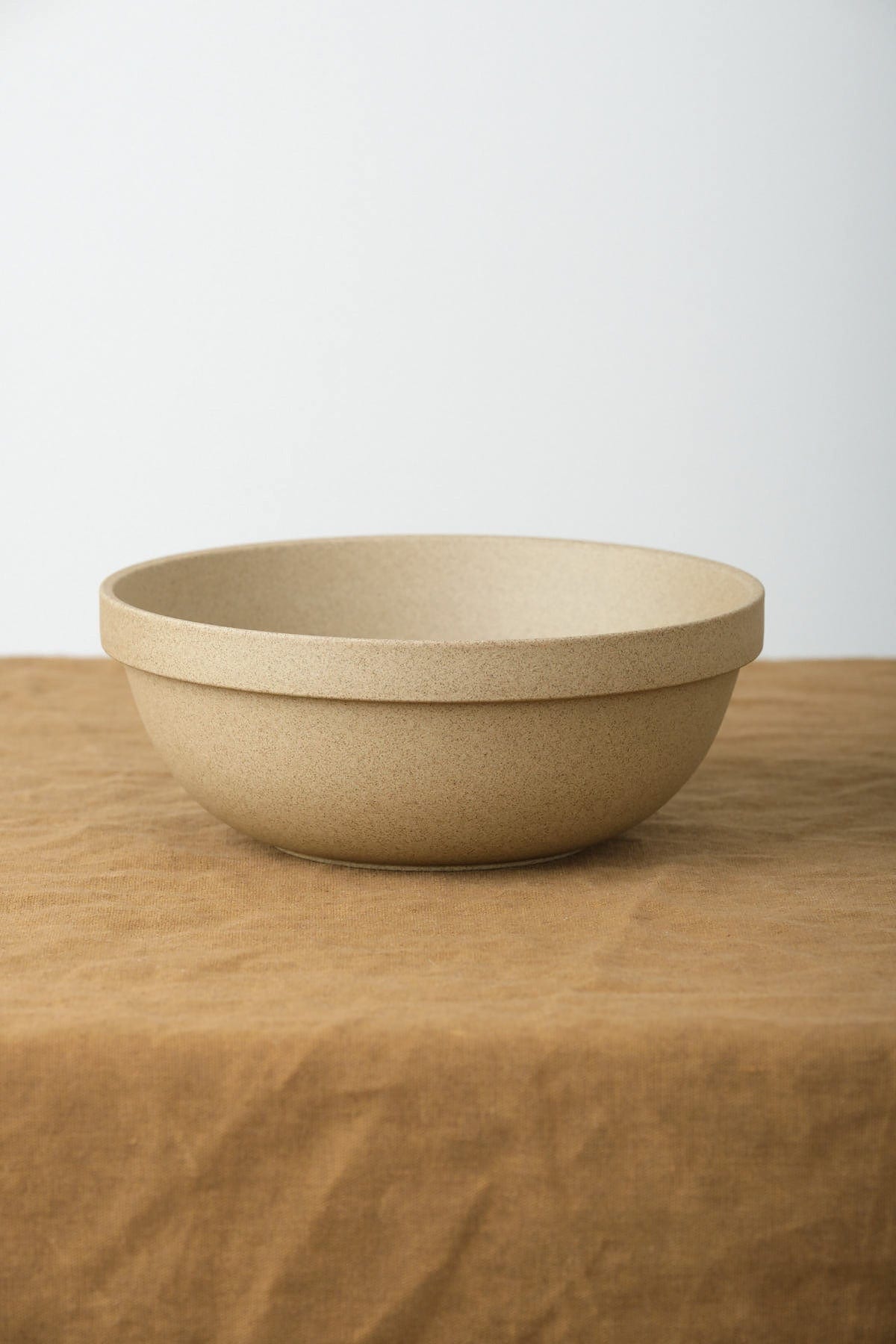 Hasami Porcelain Home Kitchen Dishware Mid-Deep Round Bowl Natural / 7 3/8" D X 2 7/8" H