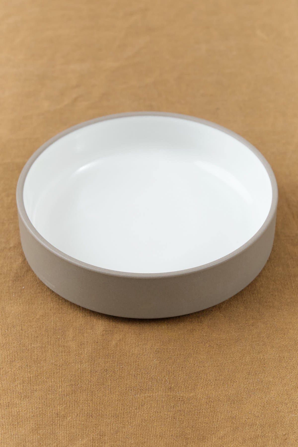 Hasami Porcelain Home Kitchen Dishware Small Glazed Shallow Bowl Ash White / 5 5/8" D X 1 3/8" H