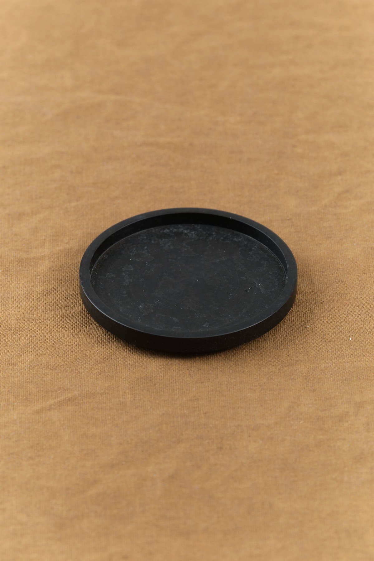 Hasami Porcelain Home Kitchen Serving Small Richlite Tray Black / 3 3/8" D X 1/2" H