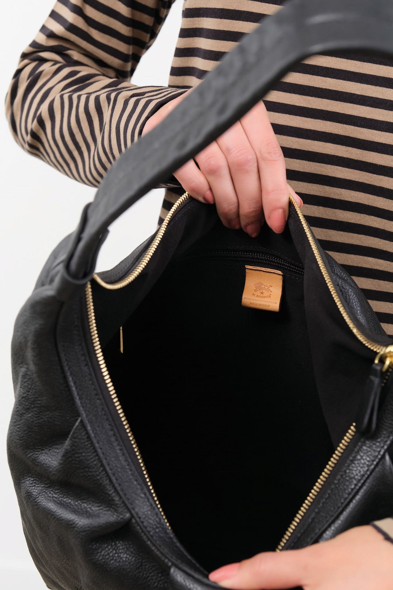 Il Bisonte Accessories Bags Accademia Hobo Shoulder Bag Nero / 12.5" L X 11.5" W X 4.25" D