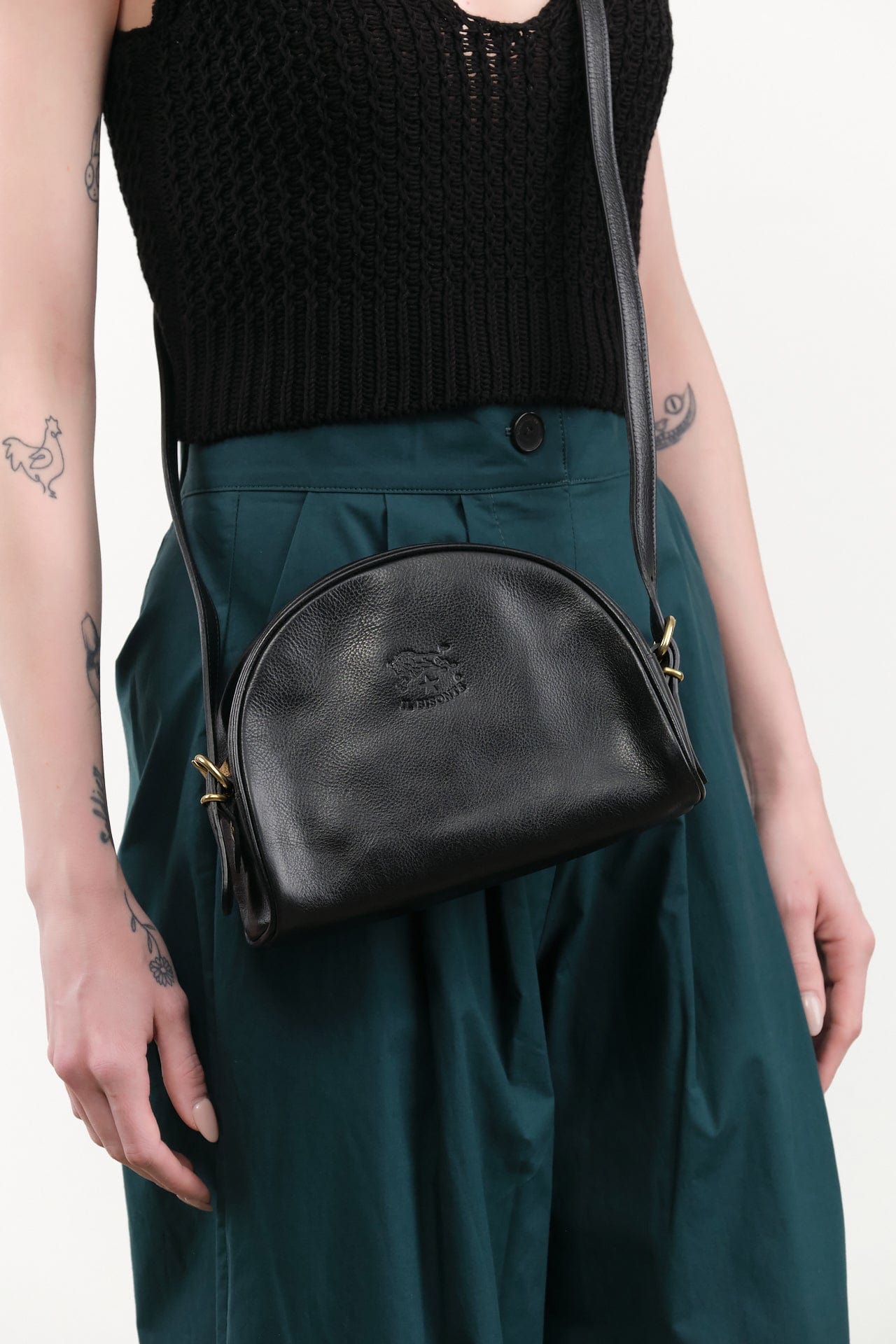 Il Bisonte Accessories Bags Classic Crossbody Bag in Nero Nero / 8.5" L X 6.25" H X 3" D
