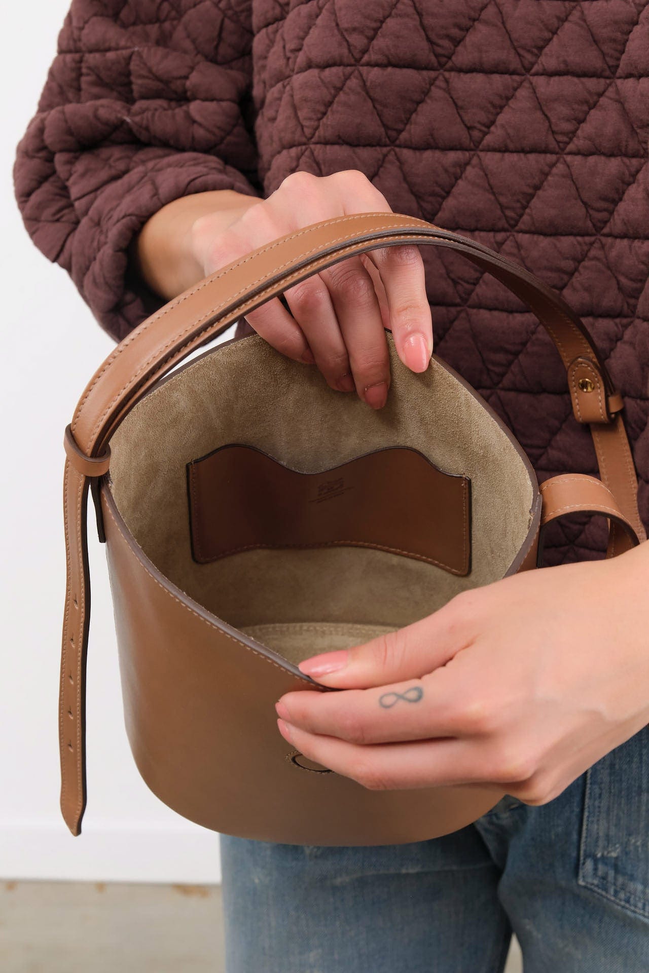 Il Bisonte Accessories Bags Consuelo Bucket Bag Chocolate / 9.5" L X 8" W X 4.75" D