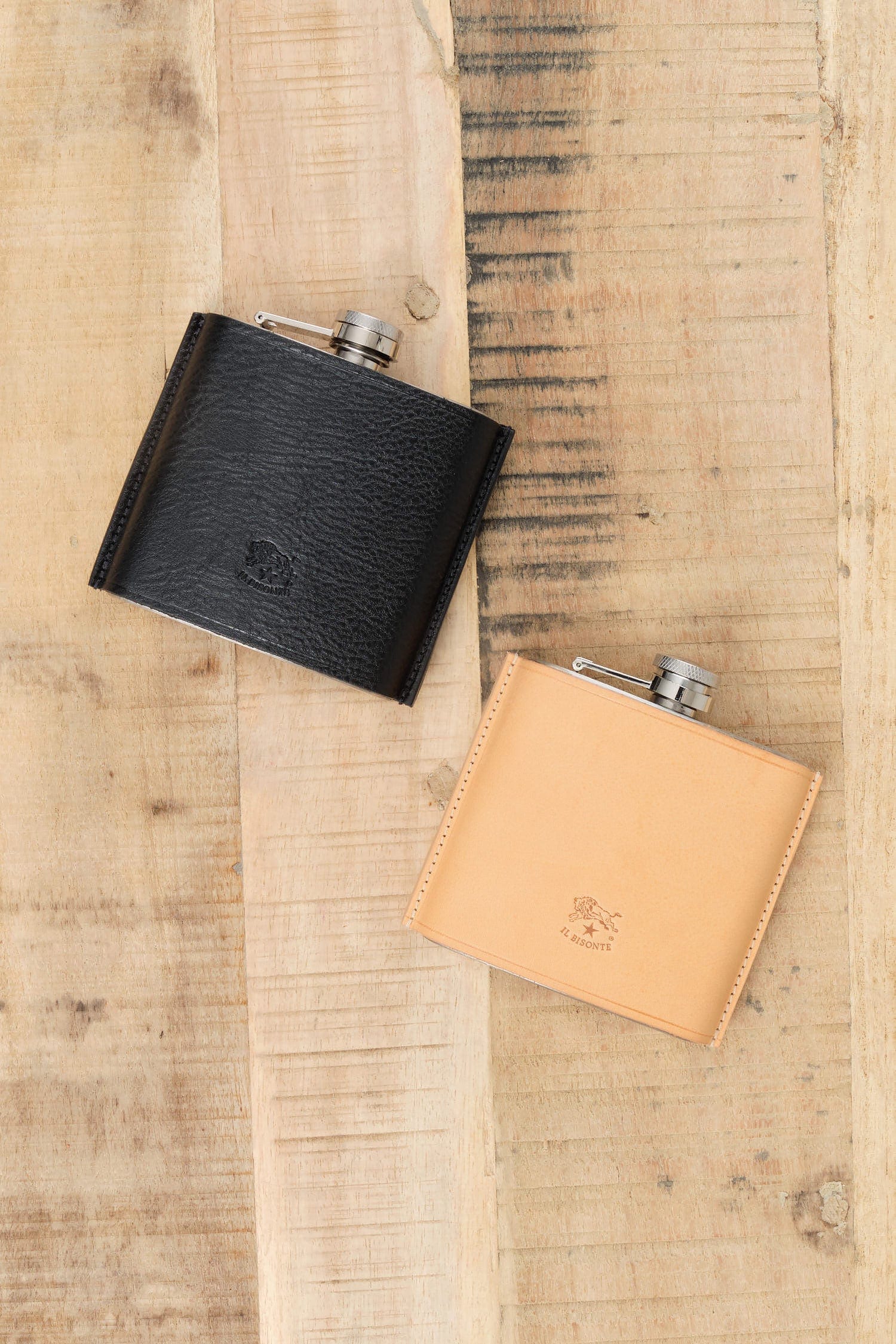 Il Bisonte Home Objects Cowhide Hip Flask in Naturale Naturale / 4.25" L 3.5" W X .75" D