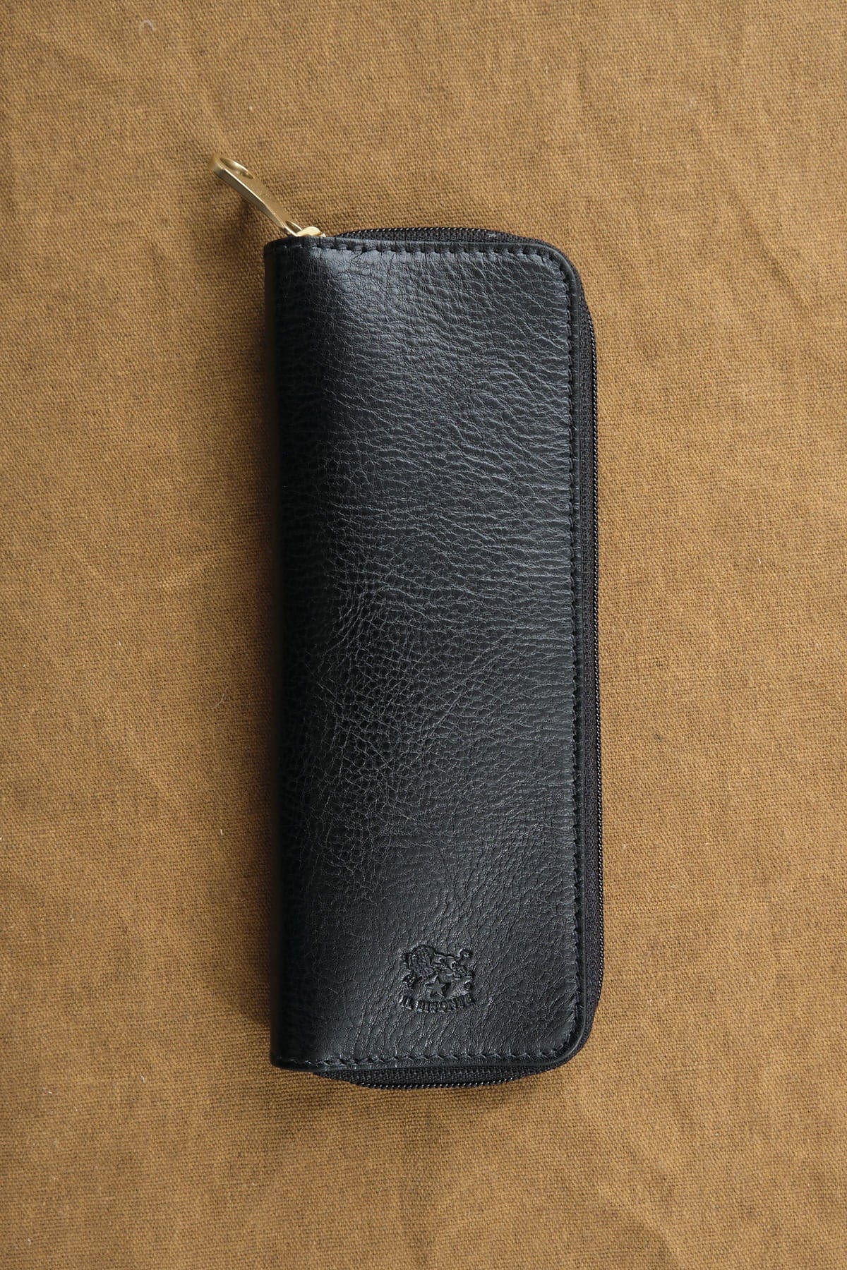 Il Bisonte Home Objects Cowhide Pen Holder in Nero Nero / 2.8" L X 6.7" H X 1" D