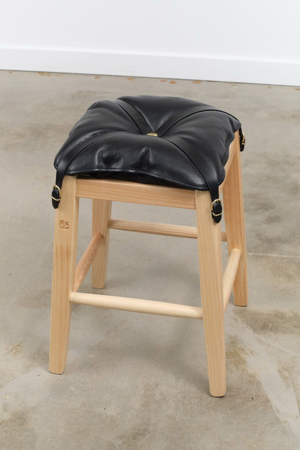Il Bisonte Home Objects Cowhide Stool with Pillow in Nero Nero / 14.6" L X 19.6" H X 13.8" D