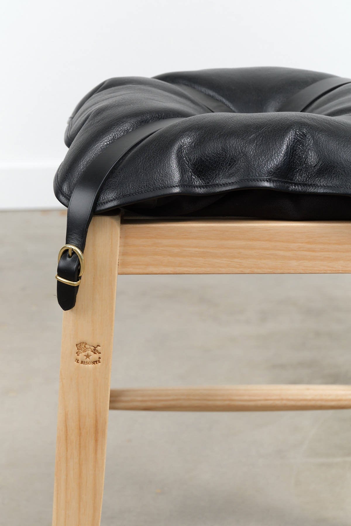 Il Bisonte Home Objects Cowhide Stool with Pillow in Nero Nero / 14.6" L X 19.6" H X 13.8" D