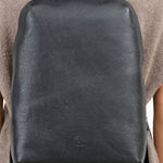Il Bisonte Accessories Bags Duccio Backpack Bag in Nero Nero / 11" L X 15.5" H X 4.25" D