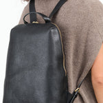 Il Bisonte Accessories Bags Duccio Backpack Bag in Nero Nero / 11" L X 15.5" H X 4.25" D