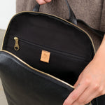 Il Bisonte Accessories Bags Duccio Backpack Bag in Nero Nero / 11" L X 15.5" H X 4.25" D