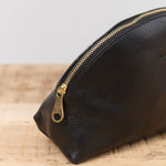 Il Bisonte Accessories Bags Large Bigallo Beauty Case in Nero Nero / 8" L X 6.25" H X 2.75" D