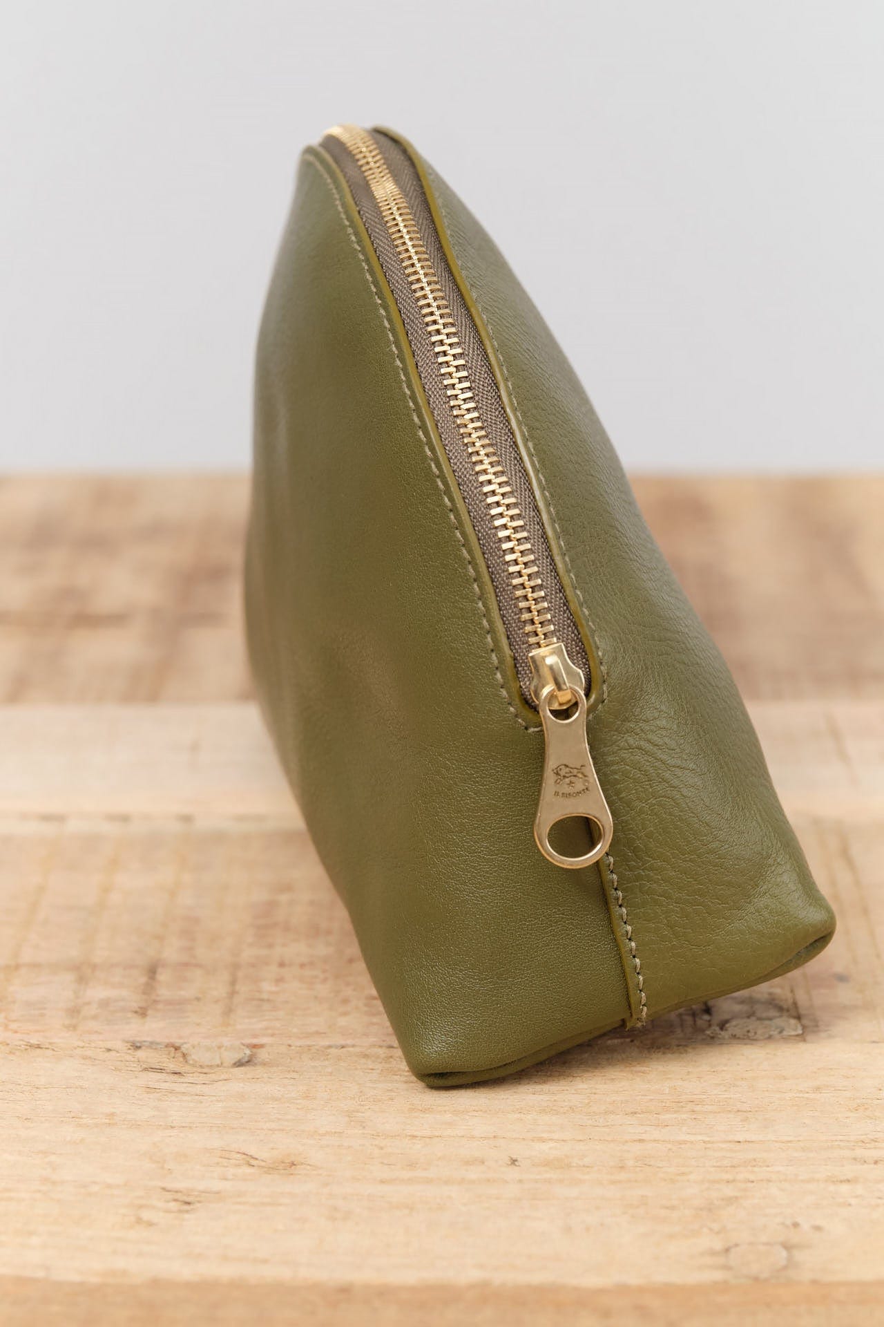 Il Bisonte Accessories Bags Large Bigallo Beauty Case in Verde Rugiada Verde Rugiada / 8" L X 6.25" H X 2.75" D