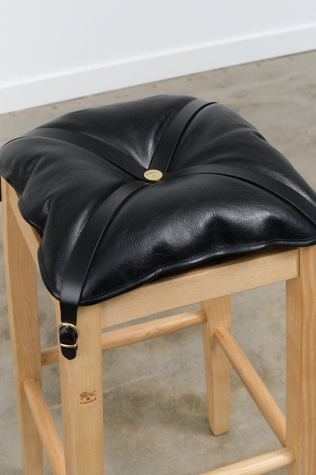 Il Bisonte Home Objects Large Cowhide Stool with Pillow in Nero Nero / 14.6" L X 28.3" H X 15.2" D