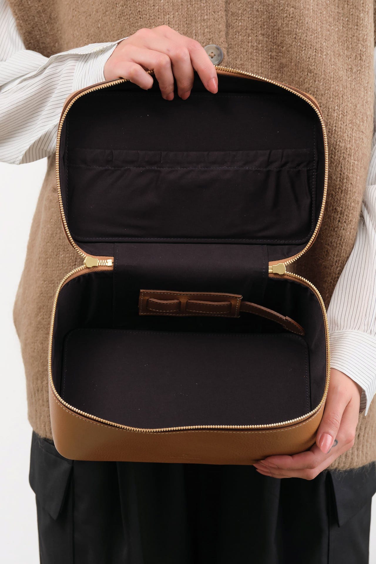 Il Bisonte Accessories Bags Large Musa Beauty Case Gianduia / 9.75" L X 6.25" W X 5.5" D