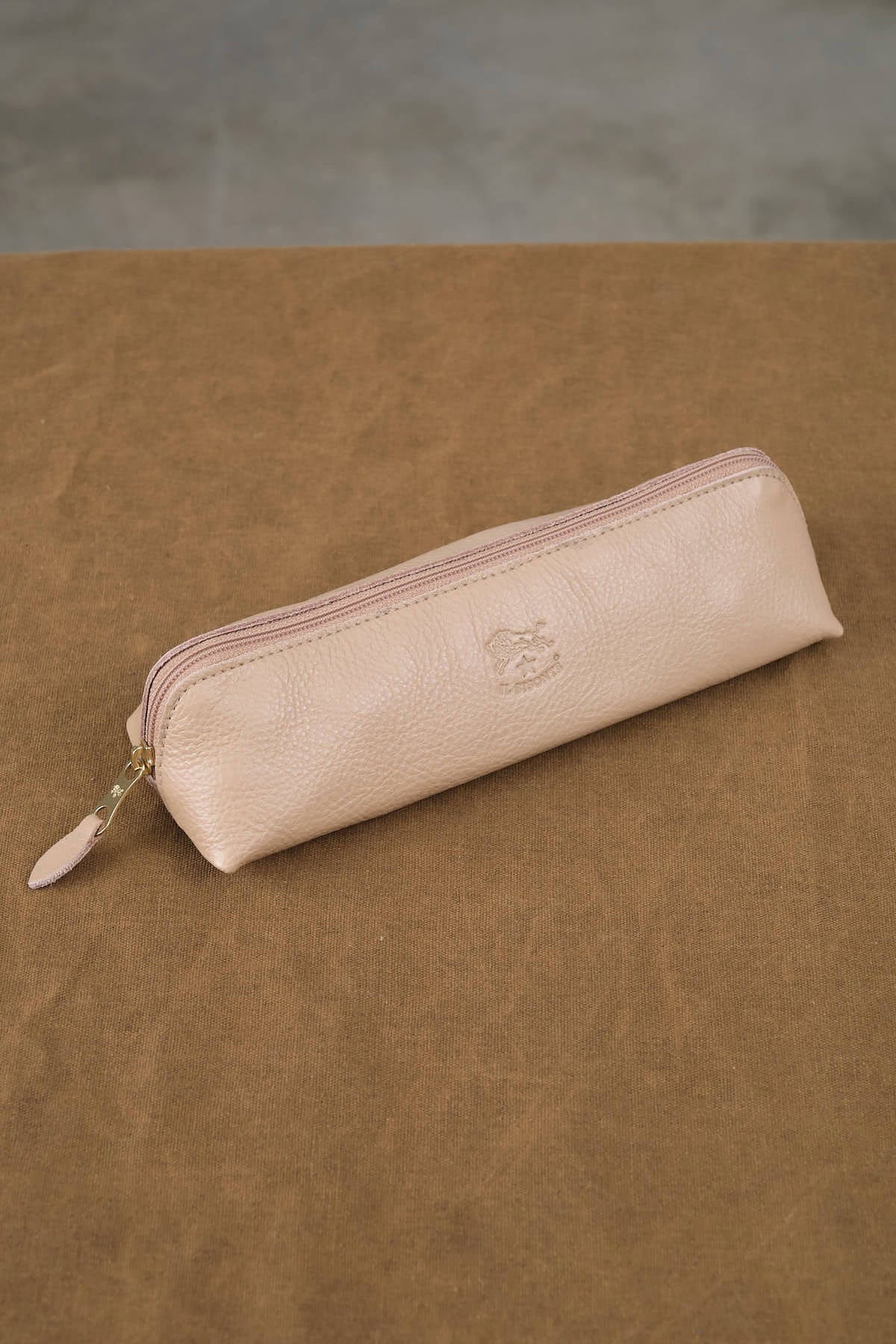 Il Bisonte Accessories Wallets Pencil Case in Caffe Latte Caffe Latte / 8" L X 1.25" H X 1.5" D