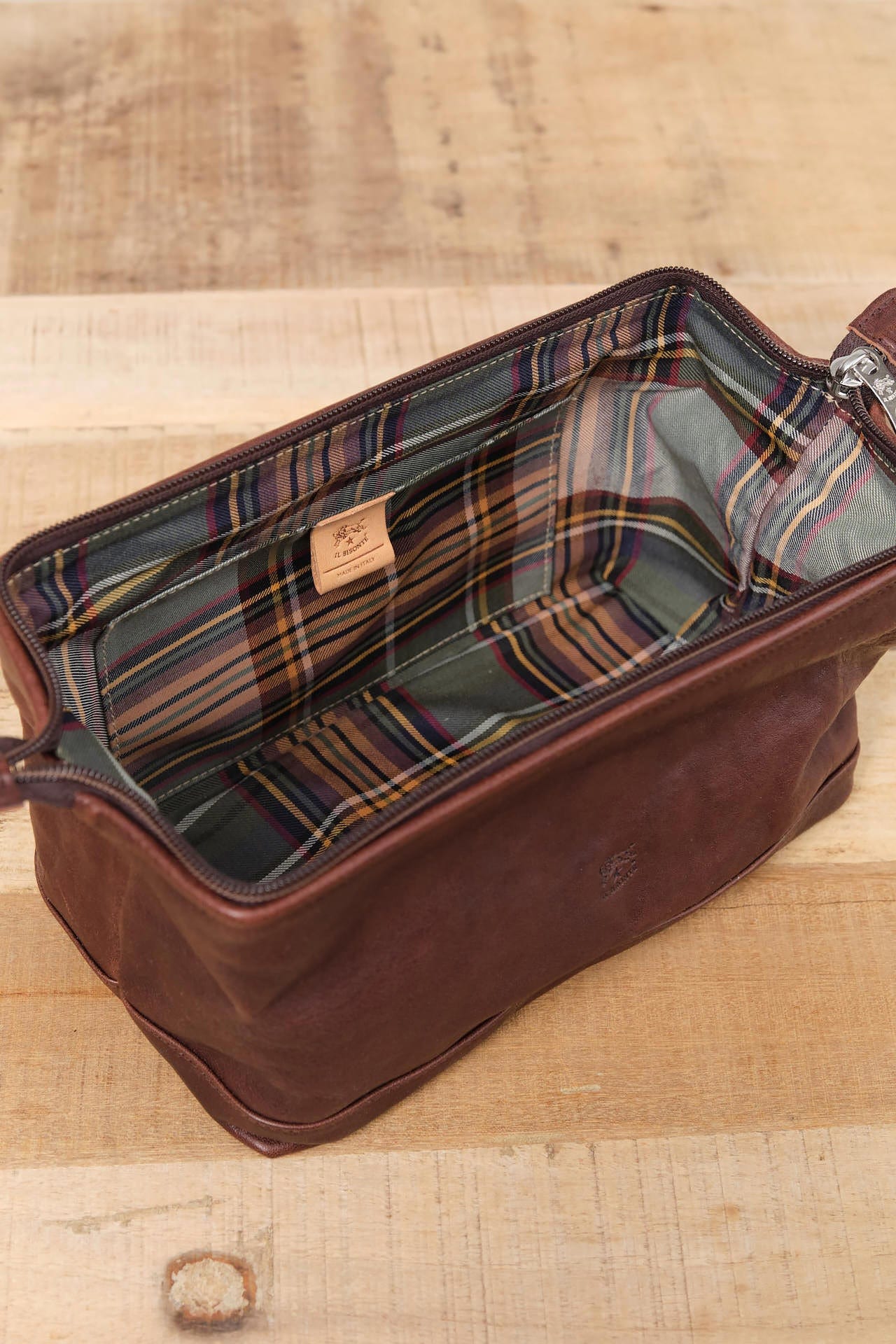 Il Bisonte Accessories Bags Populonia Cowhide Beauty Case in Caffe Caffe / 9" L X 4.5" H X 5" D