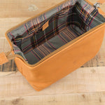 Il Bisonte Accessories Bags Populonia Cowhide Beauty Case in Naturale Naturale / 9" L X 4.5" H X 5" D