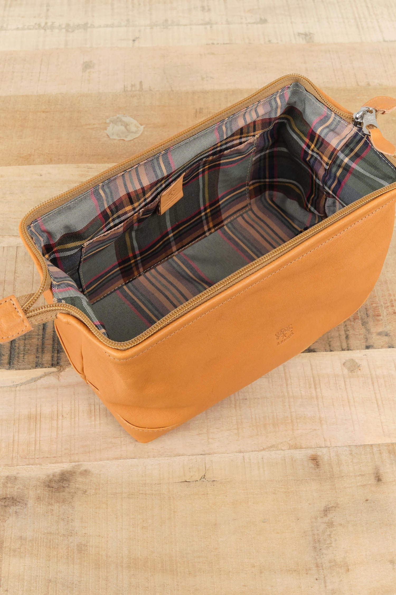 Il Bisonte Accessories Bags Populonia Cowhide Beauty Case in Naturale Naturale / 9" L X 4.5" H X 5" D