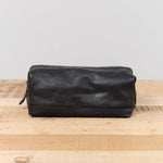 Il Bisonte Accessories Bags Populonia Cowhide Beauty Case in Nero Nero / 9" L X 4.5" H X 5" D