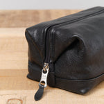 Il Bisonte Accessories Bags Populonia Cowhide Beauty Case in Nero Nero / 9" L X 4.5" H X 5" D