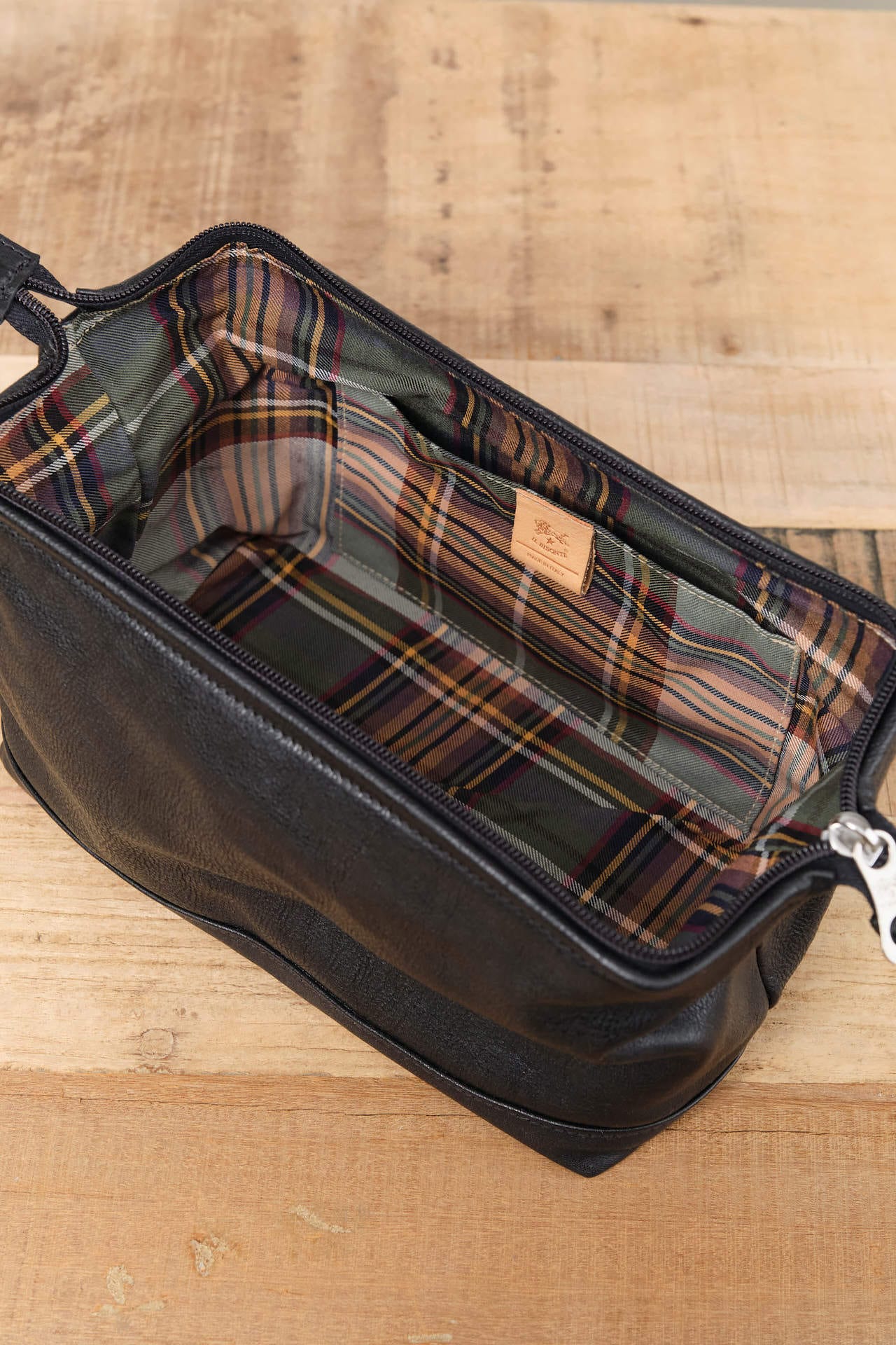 Il Bisonte Accessories Bags Populonia Cowhide Beauty Case in Nero Nero / 9" L X 4.5" H X 5" D
