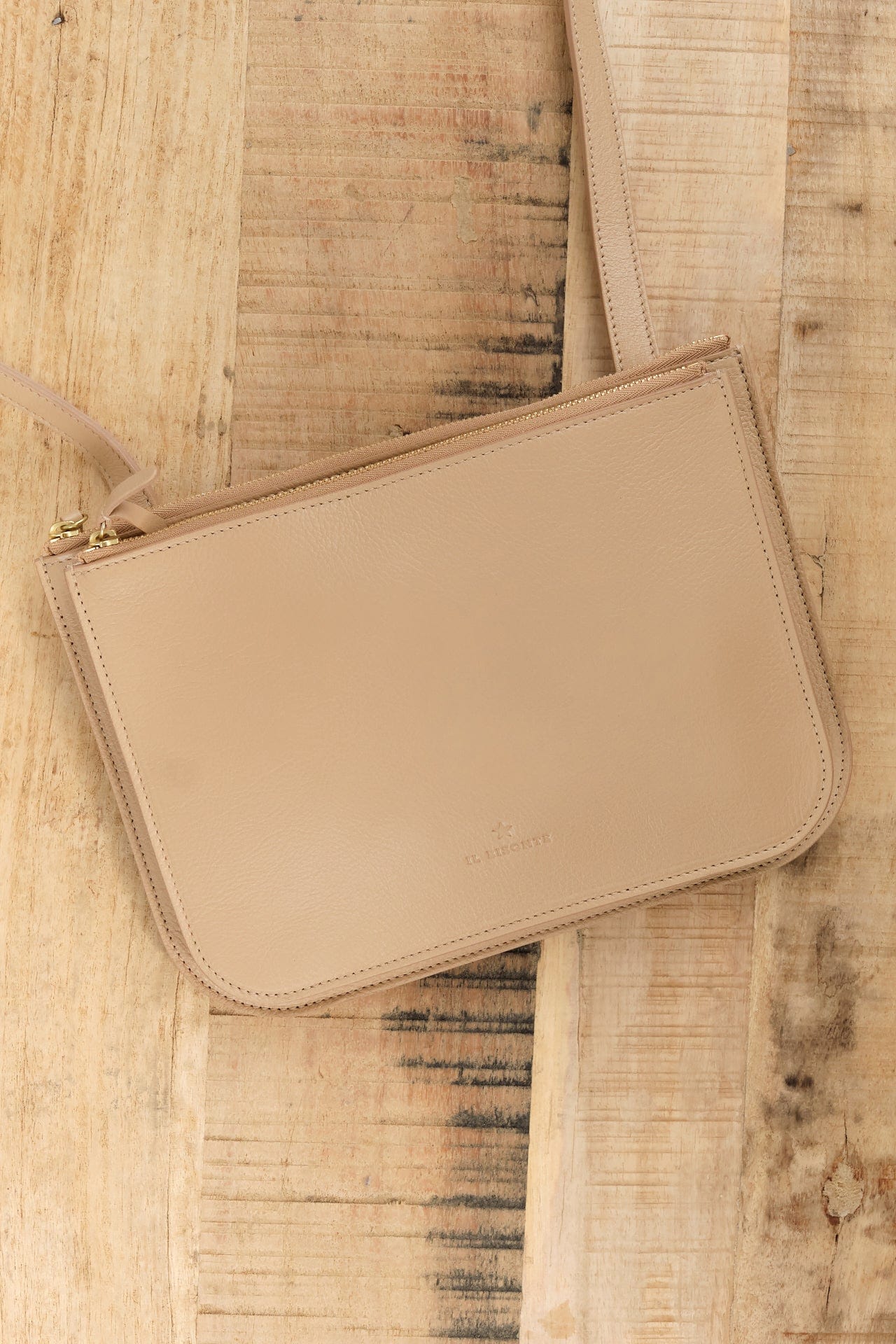 Il Bisonte Accessories Bags Roseto Crossbody Bag in Caffe Latte Caffe Latte / 9.75" L X 7" H X 0.75" D