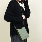 Il Bisonte Accessories Bags Roseto Crossbody Bag in Cipresso Cipresso / 5.5" W X 7.75" H X 2" D