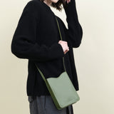 Il Bisonte Accessories Bags Roseto Crossbody Bag in Cipresso Cipresso / 5.5" W X 7.75" H X 2" D