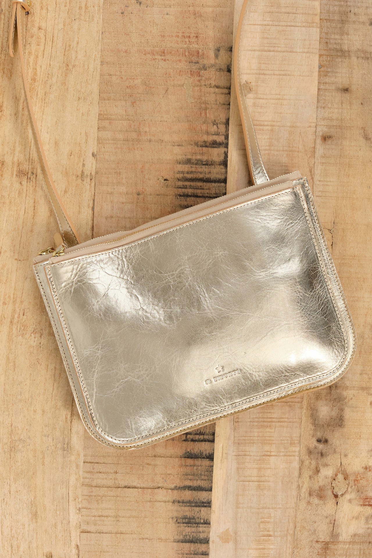 Il Bisonte Accessories Bags Roseto Crossbody Bag in Platino Platino / 9.75" L X 7" H X 0.75" D