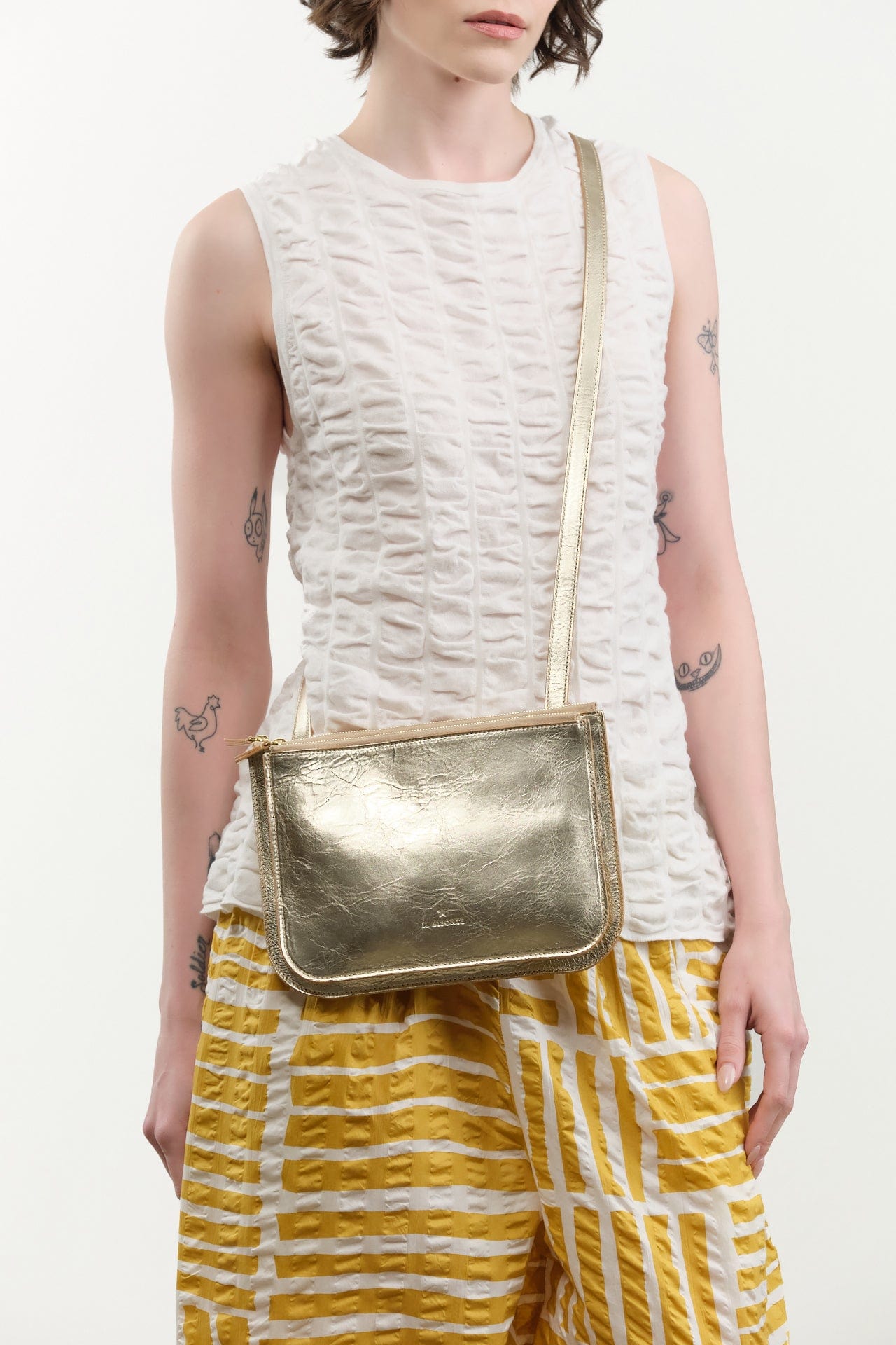 Il Bisonte Accessories Bags Roseto Crossbody Bag in Platino Platino / 9.75" L X 7" H X 0.75" D