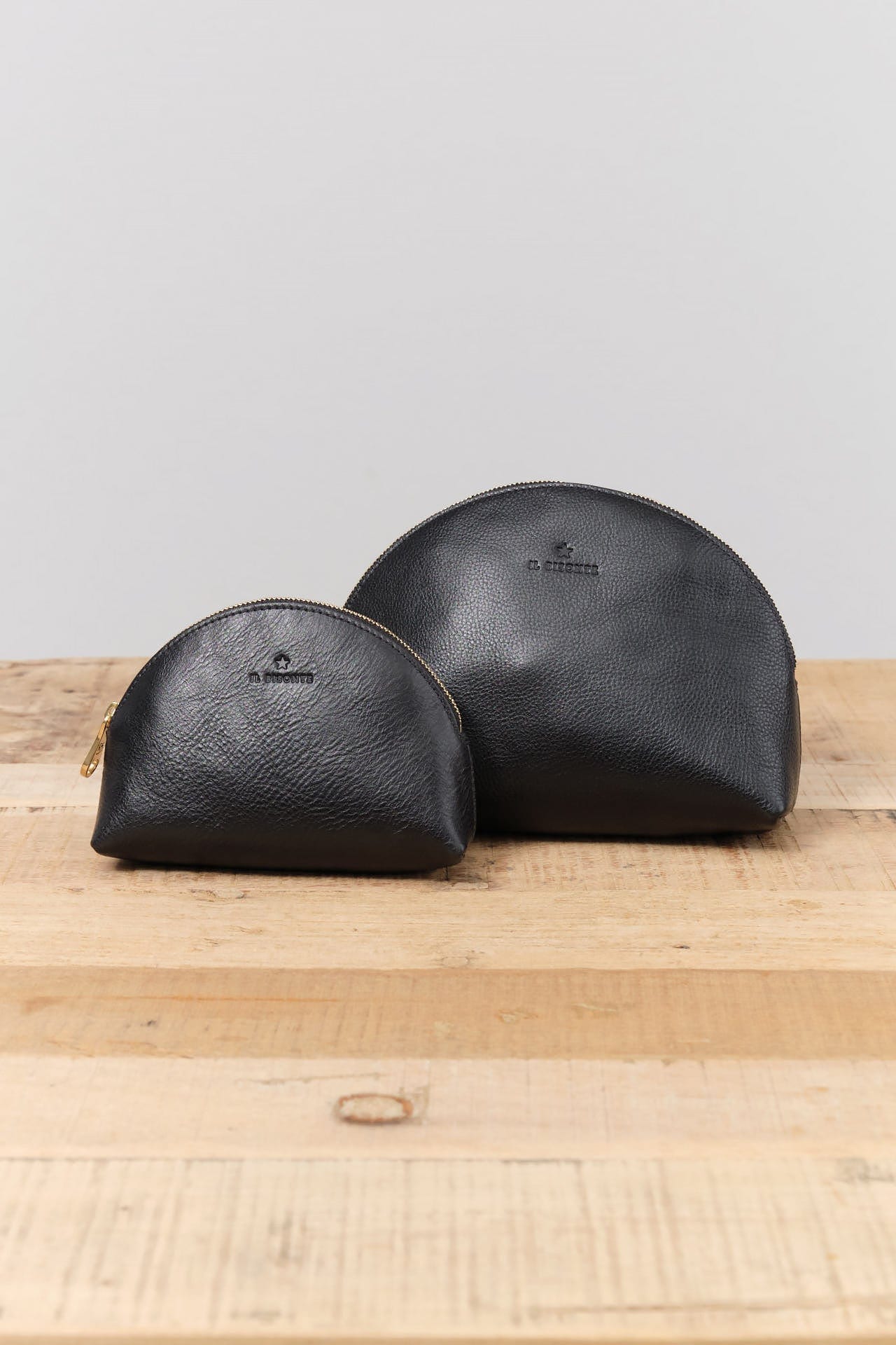 Il Bisonte Accessories Bags Small Bigallo Beauty Case in Nero Nero / 6" L X 4.25" H X 2" D