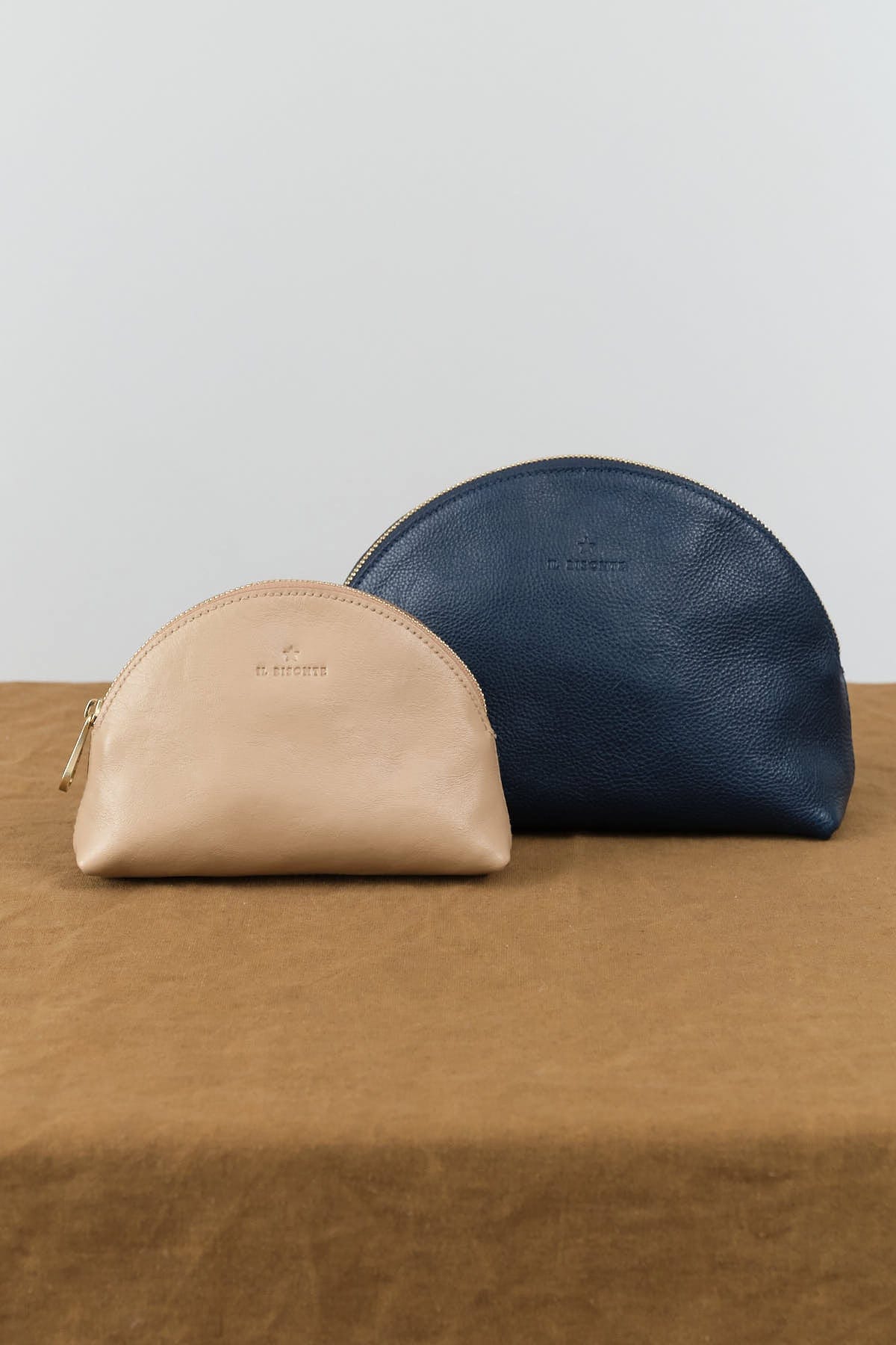 Il Bisonte Accessories Bags Small Bigallo Beauty Case in Caffe Latte Caffe Latte / 6" L X 4.25" H X 2" D