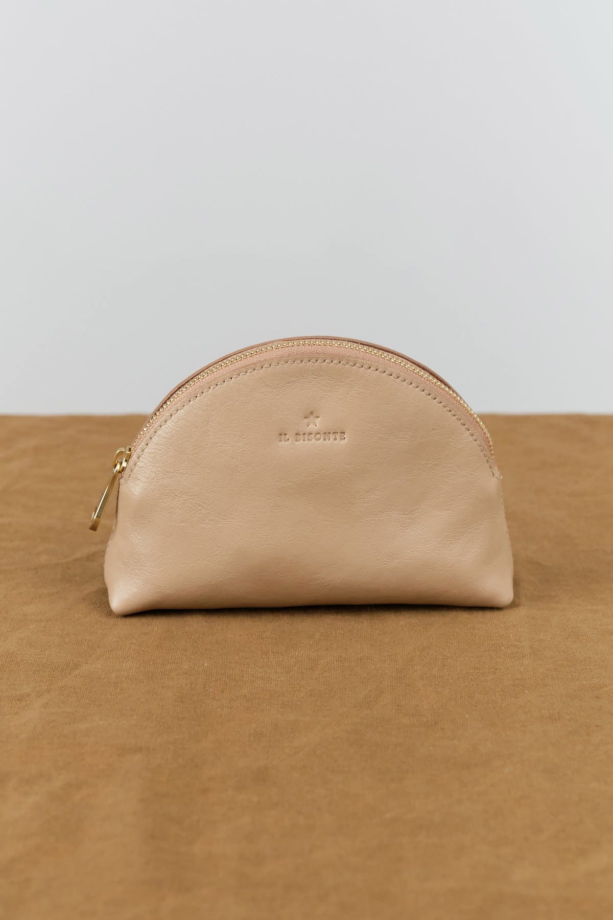 Il Bisonte Accessories Bags Small Bigallo Beauty Case in Caffe Latte Caffe Latte / 6" L X 4.25" H X 2" D