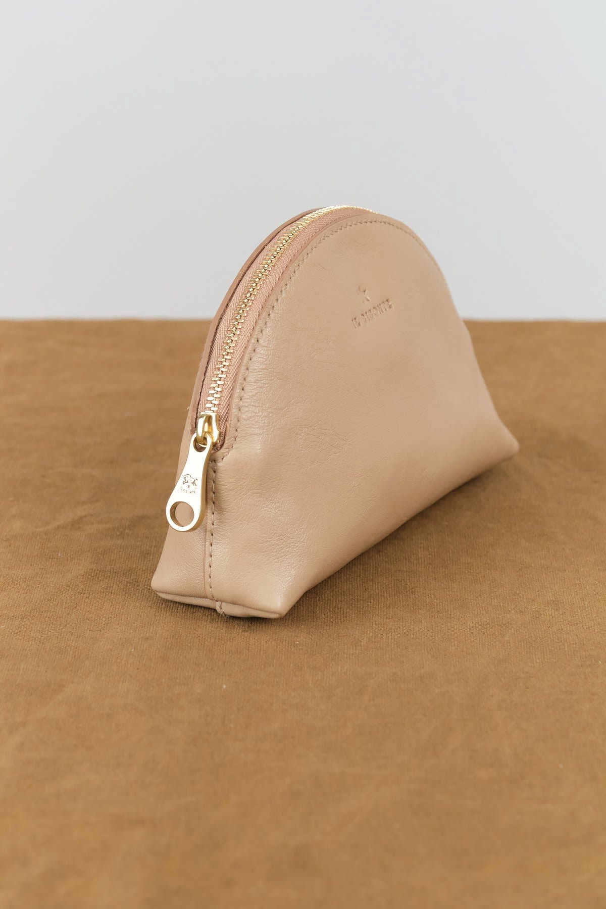 Il Bisonte Accessories Bags Small Bigallo Beauty Case in Caffe Latte Caffe Latte / 6" L X 4.25" H X 2" D